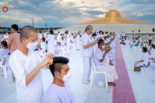ภาพ No.99899:พิธีปลงผมธรรมทายาท โครงการอุปสมบทบูชาธรรมมหาปูชนียาจารย์ พ.ศ. 2566 ณ ลานธรรม มหาวิหารคด 8-9 ศูนย์อบรมวัดพระธรรมกาย วันอาทิตย์ที่ 3 ธันวาคม พ.ศ. 2566