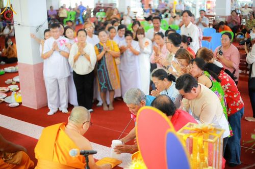 ภาพ No.172083:พิธีทอดกฐิน ณ วัดบางนางเพ็ง จ.สมุทรปราการ ในโครงการกฐินสามัคคีทั่วไทย 30,000 วัด บูชาธรรม 80 ปี หลวงพ่อธัมมชโย โดยคณะศิษยานุศิษย์วัดพระธรรมกาย วันที่ 27 ตุลาคม พ.ศ. 2567