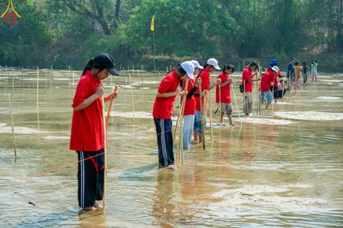 ภาพ No.140300:Photo Story มหัศจรรย์วัดดงดินแดง  EP.8  ภาพการเตรียมงาน การปฎิบัติงาน ของเหล่าผู้ทุ่มเทและเสียสละ เพื่อความสำเร็จของความมหัศจรรย์ ณ วัดดงดินแดง ต.ม่อนจอง อ.อมก๋อย จ.เชียงใหม่ วันที่ 1-7 เมษายน พ.ศ. 2567