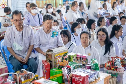 ภาพ No.88529:พิธีตักบาตรฉลองพระใหม่ โครงการอุปสมบทหมู่บูชาธรรมครบรอบ 106 ปี วันครูผู้ค้นพบวิชชาธรรมกาย ณ มหารัตนวิหารคด 11 วัดพระธรรมกาย ในวันอาทิตย์ ที่ 24 กันยายน พ.ศ. 2566
