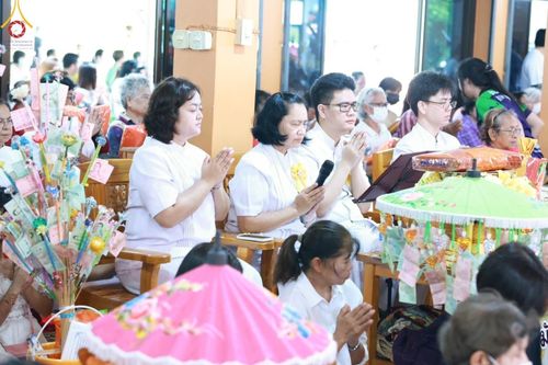 ภาพ No.168320:พิธีทอดกฐิน ณ วัดบางม่วง จ.นนทบุรี ในโครงการกฐินสามัคคีทั่วไทย 30,000 วัด บูชาธรรม 80 ปี หลวงพ่อธัมมชโย โดยคณะศิษยานุศิษย์วัดพระธรรมกาย วันที่ 20 ตุลาคม พ.ศ. 2567