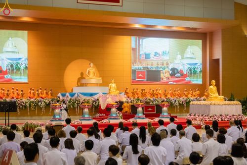 ภาพ No.88871:พิธีบูชาครูผู้ค้นพบวิชชาธรรมกาย วันศุกร์ที่ 29 กันยายน พ.ศ. 2566 วันเพ็ญขึ้น 15 ค่ำ เดือน 10 ณ วัดพระธรรมกาย