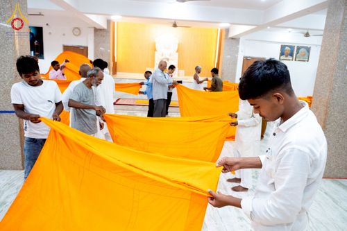 ภาพ No.231008:วันที่ 1 กรกฎาคม พ.ศ. 2568 โครงการบรรพชาสามเณร 300 รูป ถวายเป็นพุทธบูชา  วันอาสาฬหบูชา ณ จุดกำเนิดพระรัตนตรัย  ต้นแหล่งธัมมจักกัปปวัตตนสูตร เมืองพาราณสี  สารนาถ ประเทศอินเดีย