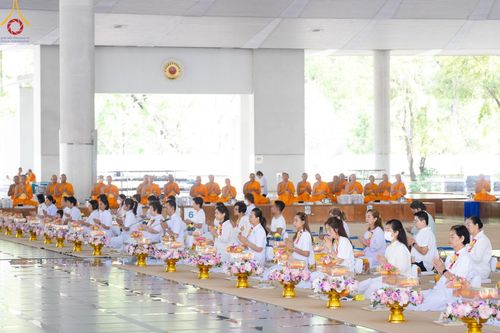 ภาพ No.208330:พิธีสวดพระพุทธมนต์ และถวายภัตตาหารเมนูสวรรค์แด่พระภิกษุ สามเณร วันที่ 15 กุมภาพันธ์ พ.ศ. 2568 ณ หอฉันคุณยายอาจารย์ฯ วัดพระธรรมกาย