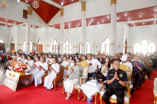 ภาพ No.258786:วันที่ 18 ตุลาคม พ.ศ. 2568 พิธีทอดกฐินสามัคคีทั่วไทย 30,000 วัด โดยคณะศิษยานุศิษย์ บูชาธรรม 81 ปี หลวงพ่อธัมมชโย ณ วัดคลองเตยนอก เขตคลองเตย กรุงเทพฯ