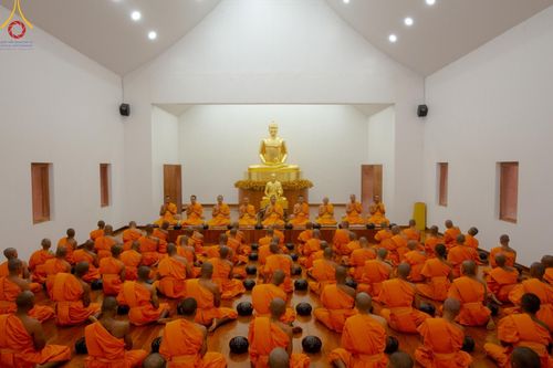 ภาพ No.62216:Photo Story  มหัศจรรย์วัดดงดินแดง Episode 4 กิจกรรมตักบาตรฉลองพระ-เณรกว่า 500 รูป