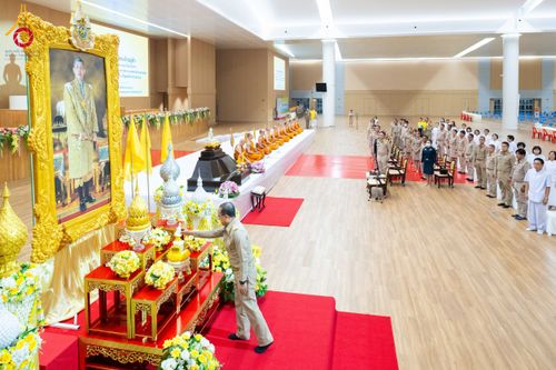 ภาพ No.208926:พระบาทสมเด็จพระเจ้าอยู่หัว ทรงมีพระราชศรัทธาทรงพระกรุณาโปรดเกล้าฯ ให้บำเพ็ญพระราชกุศลถวายภัตตาหารพระราชทาน การสอบบาลีสนามหลวง ณ วัดพระธรรมกาย ย อ.คลองหลวง จ.ปทุมธานี วันที่ 23-24 กุมภาพันธ์ พ.ศ. 2568