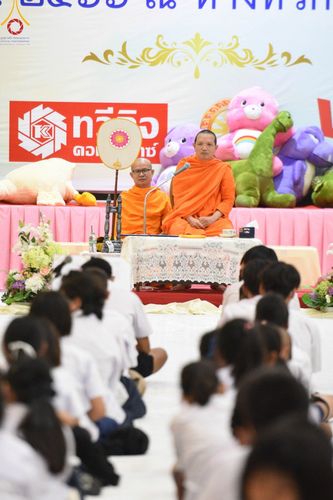 ภาพ No.102296:วันรวมพลังเด็กดี ผู้นำฟื้นฟูศีลธรรมโลก จังหวัดสระบุรี ณ ห้างทวีกิจคอมเพล็กซ์  อ.เมือง จ.สระบุรี วันพุธที่ 13 ธันวาคม พ.ศ. 2566