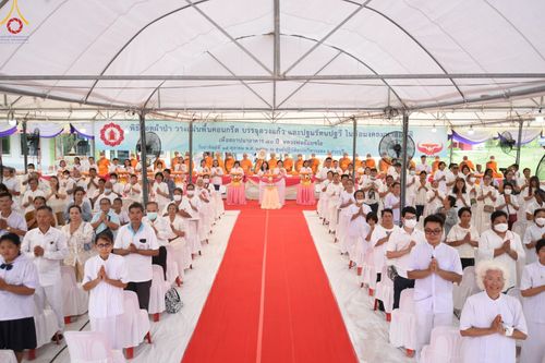 ภาพ No.90917:พิธีวางแผ่นพื้นคอนกรีต บรรจุดวงแก้ว และปฐมรัตนปฐวี ในบ่อมงคลมหาสมบัติ เพื่อสถาปนาอาคาร 80 ปี หลวงพ่อธัมมชโย วันอาทิตย์ที่ 15 ตุลาคม พ.ศ. 2566 ณ ศูนย์ปฎิบัติธรรมวิหารแดง จ.สระบุรี