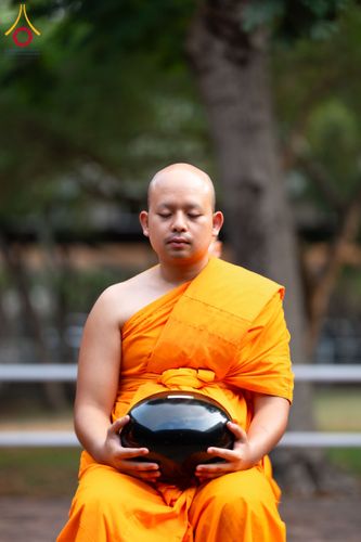 ภาพ No.61223:พิธีตักบาตรฉลองพระใหม่ รุ่นบูชาธรรมโครงการ 1-2 โครงการบรรพชาอุปสมบทหมู่ธรรมทายาท บูชาธรรมหลวงพ่อธัมมชโย 80 ปี ณ โถงช้างสำนักงานใหญ่ วัดพระธรรมกาย วันที่ 20 เมษายน พ.ศ. 2567