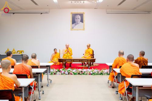 ภาพ No.222407:วันที่ 21 เมษายน พ.ศ. 2568 หลวงพ่อทัตตชีโวต้อนรับคณะสงฆ์ สปป.ลาว ณ อาคาร 100 ปี คุณยายมหารัตนอุบาสิกาจันทร์ ขนนกยูง วัดพระธรรมกาย