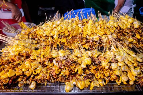 ภาพ No.189379:พิธีถวายภัตตาหารเป็นสังฆทาน แด่พระธรรมยาตรา ในโครงการธรรมยาตรา กตัญญูบูชา มหาปูชนียาจารย์ พระมงคลเทพมุนี(สด จนฺทสโร) พระผู้ปราบมาร อนุสรณ์สถาน 7 แห่ง ปีที่ 13 ณ อนุสรณ์สถานมหาวิหารพระมงคลเทพมุนี (โลตัสแลนด์) อ.สองพี่น้อง จ.สุพรรณบุรี วันที่ 5 มกราคม 2568