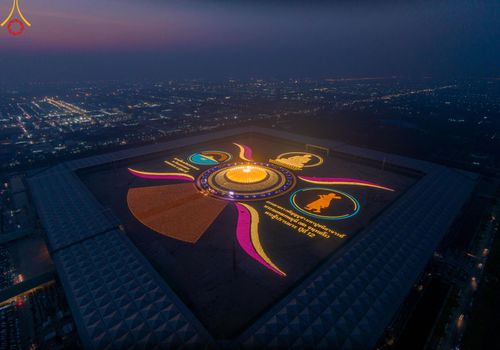 ภาพ No.122185:พิธีจุดประทีปถวายเป็นพุทธบูชา และบูชาธรรมมหาปูชนียาจารย์ พระมงคลเทพมุนี(สด จนฺทสโร) ในโครงการธรรมยาตรา กตัญญูบูชา มหาปูชนียาจารย์ พระมงคลเทพมุนี(สด จนฺทสโร) พระผู้ปราบมาร อนุสรณ์สถาน 7 แห่ง ปีที่ 12 วันที่ 31 มกราคม พ.ศ. 2567 ณ วัดพระธรรมกาย จ.ปทุมธานี (