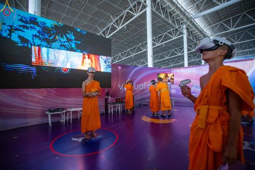 ภาพ No.80626:สามเณรชมนิทรรศการ และสื่อนวัตกรรมพระพุทธศาสนาภาพยนต์ 3 มิติ-จักรวาลนฤมิต ในโครงการบรรพชาสามเณร ฟื้นฟูพระพุทธศาสนาทั่วไทย ประจำปี 2566 ณ วัดพระธรรมกาย จ.ปทุมธานี