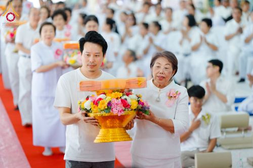 ภาพ No.173990:พิธีทอดกฐิน ศูนย์เบญจธรรม จ.ปทุมธานี ในโครงการกฐินสามัคคีทั่วไทย 30,000 วัด บูชาธรรม 80 ปี หลวงพ่อธัมมชโย โดยคณะศิษยานุศิษย์วัดพระธรรมกาย วันที่ 11 พฤศจิกายน พ.ศ. 2567