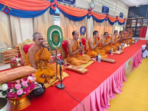 ภาพ No.177120:พิธีทอดกฐิน ณ วัดสะพาน ต.ลำคอหงษ์ อ.โนนสูง จ.นครราชสีมา ในโครงการทอดกฐินสามัคคีทั่วไทย 30,000 วัด บูชาธรรม 80 ปี หลวงพ่อธัมมชโย โดยคณะศิษยานุศิษย์วัดพระธรรมกาย วันที่ 9 พฤศจิกายน พ.ศ. 2567