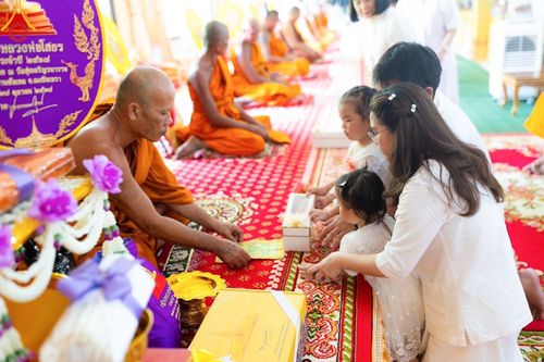 ภาพ No.173613:พิธีทอดกฐิน ณ วัดสุ่งเจริญ จ.ฉะเชิงเทรา ในโครงการกฐินสามัคคีทั่วไทย 30,000 วัด บูชาธรรม 80 ปี หลวงพ่อธัมมชโย โดยคณะศิษยานุศิษย์วัดพระธรรมกาย วันที่ 27 ตุลาคม พ.ศ. 2567