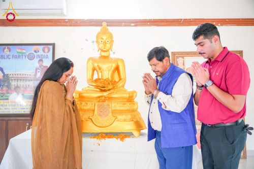 ภาพ No.213378:วันที่ 26 มีนาคม พ.ศ. 2568 วัดพระธรรมกายและมูลนิธิธรรมกาย มอบพระธรรมกายบรรจุพระธาตุแก่รัฐมนตรีว่าการกระทรวงยุติธรรมฯ ประเทศอินเดีย