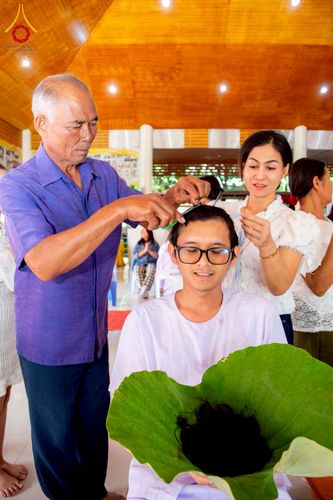 ภาพ No.276332:วันศุกร์ที่ 5 ธันวาคม 2568 (วันพ่อแห่งชาติ) พิธีบรรพชาอุปสมบทหมู่ธรรมทายาท จำนวน 14 รูป โครงการบรรพชาอุปสมบทหมู่ รุ่นบูชาธรรมมหาปูชนียาจารย์ ประจำปี 2568  ณ ศูนย์อบรมเยาวชนบางปะหัน จังหวัดพระนครศรีอยุธยา