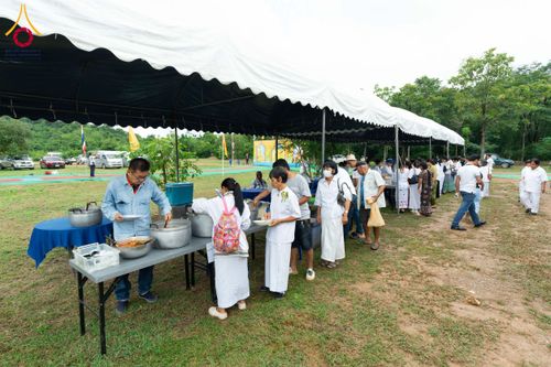 ภาพ No.164702:พิธีทอดกฐิน ณ ธุดงคสถานเขาย้อย เพชรบุรี สร้างอาคารปฏิบัติธรรม พระมงคลเทพมุนี(สด จนฺทสโร) ตำบลสระพัง อำเภอเขาย้อย จังหวัดเพชรบุรี วันอาทิตย์ ที่ 20 ตุลาคม พ.ศ. 2567