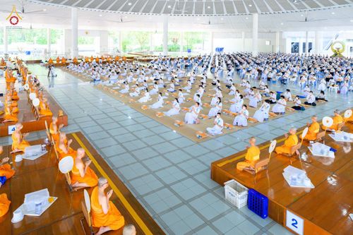 ภาพ No.81061:พิธีบุพเปตพลี ครั้งที่ 135 ร่วมอุทิศบุญแด่หมู่ญาติที่ล่วงลับไปแล้ว และสืบทอดอายุพระพุทธศาสนา วันศุกร์ที่ 19 พฤษภาคม พ.ศ. 2566 (วันพระ แรม 15 ค่ำ เดือน 6) ณ หอฉันคุณยายอาจารย์ วัดพระธรรมกาย