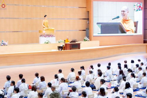 ภาพ No.239861:วันที่ ๒๒ - ๒๔ สิงหาคม พ.ศ. ๒๕๖๘ สัมมนารวมใจผู้นำบุญ บูชาธรรม ๘๑ ปี หลวงพ่อธัมมชโย กฐินสามัคคีทั่วไทย ๓๐,๐๐๐ วัด โครงการอุปสมบทบูชาธรรมมหาปูชนียาจารย์ ๓,๐๐๐ รูป รุ่นที่ ๑