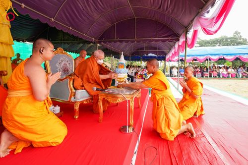 ภาพ No.174064:พิธีวางศิลาฤกษ์มหาสมบัติ โปรยรัตนชาติบ่อมงคลเศรษฐี ติดแผ่นทอง ลูกนิมิต - ช่อฟ้า เพื่อสถาปนาสร้างอุโบสถ บูชาธรรม 80 ปีหลวงพ่อธัมมชโย ณ วัดทุ่งเจริญธรรม อ.อมก๋อย จ.เชียงใหม่ วันที่ 8 พฤศจิกายน พ.ศ. 2567