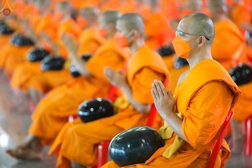 ภาพ No.89414:พิธีตักบาตร ข้าวสารอาหารแห้ง พิธีบูชาข้าวพระ และพิธีจุดเทียนใจ ไฟนิรันดร์  อนันตชัย ณ สภาธรรมกายสากล วัดพระธรรมกาย วันอาทิตย์ที่ 1 ตุลาคม พ.ศ. 2566