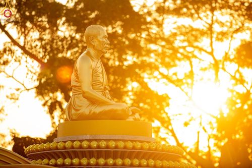 พิธีตักบาตรพระธรรมยาตราฯ ณ วัดสองพี่น้อง จ.สุพรรณบุรี วันที่ 15 มกราคม พ.ศ. 2567
