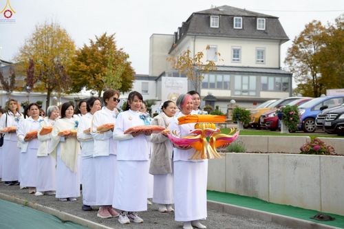 ภาพ No.262039:วันที่ 19 ตุลาคม พ.ศ. 2568 พิธีทอดกฐินวัดพระธรรมกายไรน์แลนด์ ประเทศเยอรมัน 