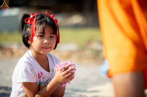 ภาพ No.201976:พิธีต้อนรับพระธรรมยาตรา ณ อนุสรณ์สถานลำดับที่ 7 สถานที่ขยายวิชชาธรรมกาย วัดพระธรรมกาย ต.คลองสาม อ.คลองหลวง จ.ปทุมธานี ในโครงการธรรมยาตรา กตัญญูบูชา มหาปูชนียาจารย์ พระมงคลเทพมุนี(สด จนฺทสโร) พระผู้ปราบมาร อนุสรณ์สถาน 7 แห่ง ปีที่ 13 วันที่ 26 มกราคม 2568