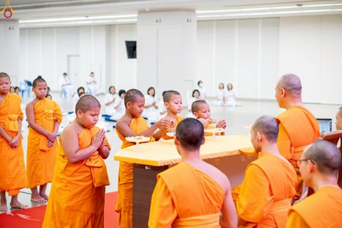 ภาพ No.246509:วันที่ 17 กันยายน พ.ศ. 2568 พิธีรับดวงแก้วนักเรียนบาลี "ดวงแก้วยกชั้นให้ลั่นจักรวาล" ณ ห้องเทวสภา วัดพระธรรมกาย