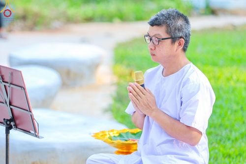 ภาพ No.180347:พิธีตัดปอยผม ปลงผม นาคธรรมทายาท ในโครงการบรรพชาอุปสมบทหมู่ บูชาธรรมมหาปูชนียาจารย์ 2567  วันที่ 4 ธันวาคม พ.ศ. 2567 ณ ศูนย์ปฏิบัติธรรมแก้วภูเรือ จ.เลย