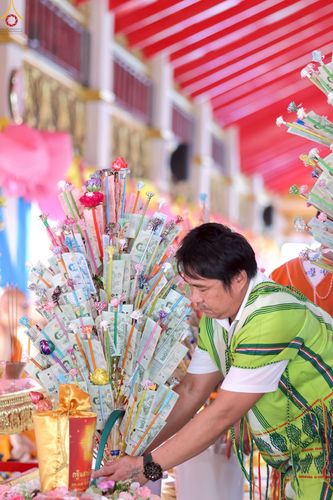 ภาพ No.250154:วันพุธที่ 8 ตุลาคม พ.ศ. 2568 พิธีทอดกฐินสามัคคีทั่วไทย 30,000 วัด โดยคณะศิษยานุศิษย์ บูชาธรรม 81 ปี หลวงพ่อธัมมชโย ณ วัดดอนไก่ดี อ.กระทุ่มแบน จ.สมุทรสาคร