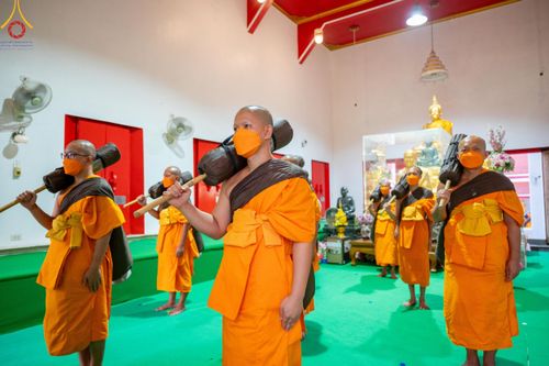 ภาพ No.110783:พระธรรมยาตราร่วมปฏิบัติธรรม และถ่ายภาพหมู่ประวัติศาสตร์ ในโครงการธรรมยาตรากตัญญูบูชา มหาปูชนียาจารย์ พระมงคลเทพมุนี(สด จนฺทสโร) พระผู้ปราบมาร อนุสรณ์สถาน 7 แห่ง ปีที่ 12 วันที่ 12 มกราคม พ.ศ. 2567 ณ วัดสองพี่น้อง จ.สุพรรณบุรี