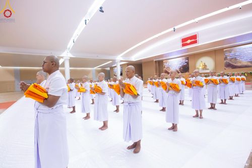 ภาพ No.217157:วันเสาร์ที่ 12 เมษายน พ.ศ. 2568 พิธีบรรพชา พิธีขอศีลและขอนิสสัย พิธีมอบบาตร ในโครงการอุปสมบทหมู่ บูชาธรรมหลวงพ่อธัมมชโย, โครงการธรรมทายาท ระดับอุดมศึกษา รุ่นที่ 52 ,  โครงการบวชพระนานาชาติ AEC & WAB CEO รุ่นที่ 4 ณ วัดพระธรรมกาย
