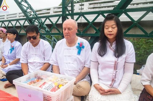 ภาพ No.101983:พิธีตักบาตรพระ 111 รูป ณ สะพานประวัติศาสตร์  อ.ปาย จ.แม่ฮ่องสอน วันอาทิตย์ที่ 10 ธันวาคม พ.ศ. 2566