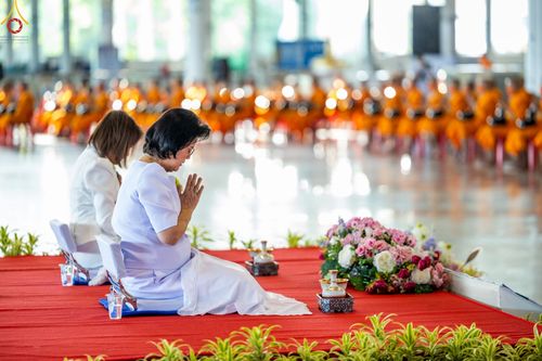 ภาพ No.86804:พิธีตักบาตร , พิธีบูชาข้าวพระ , พิธีจุดเทียนใจ ไฟนิรันดร์ อนันตชัย ในวันอาทิตย์ต้นเดือน 3 กันยายน พ.ศ. 2566 ณ วัดพระธรรมกาย