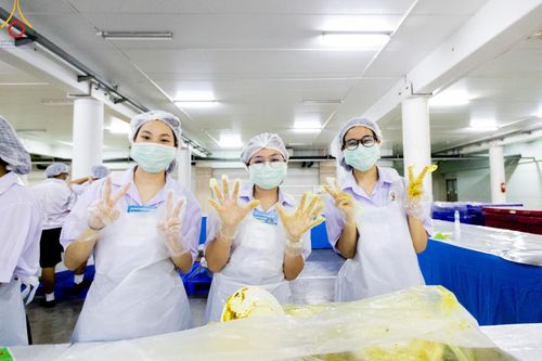 ภาพ No.58784:V.40 ภัตตาหารพระหมื่นวัด เราจัดให้ การปฏิบัติงานของเจ้าหน้าที่และอาสาสมัคร เพื่อรับบุญในการถวายภัตตาหาร แด่คณะสงฆ์ 10,000 กว่าวัดทั่วประเทศ ที่มาร่วมงานวันคุ้มครองโลก จันทร์ที่ 22 เมษายน พ.ศ. 2567 ณ วัดพระธรรมกาย