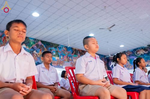 ภาพ No.197412:พิธีทอดผ้าป่าทำนุบำรุงศาสนสถาน ณ วัดโบสถ์(บน) ตำบลบางคูเวียง อำเภอบางกรวย จังหวัดนนทบุรี ในโครงการธรรมยาตรา กตัญญูบูชา มหาปูชนียาจารย์ พระมงคลเทพมุนี(สด จนฺทสโร) พระผู้ปราบมาร อนุสรณ์สถาน 7 แห่ง ปีที่ 13 วันที่ 17 มกราคม พ.ศ. 2568