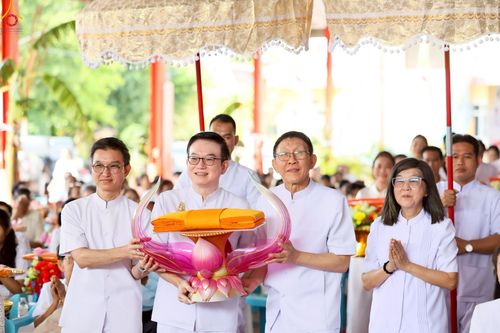 ภาพ No.252560:วันที่ 11 ตุลาคม พ.ศ. 2568 พิธีทอดกฐินสามัคคีทั่วไทย 30,000 วัด โดยคณะศิษยานุศิษย์ บูชาธรรม 81 ปี หลวงพ่อธัมมชโย ณ วัดมงคลพุกการาม ต. คลองสี่  อ.คลองหลวง จ.ปทุมธานี