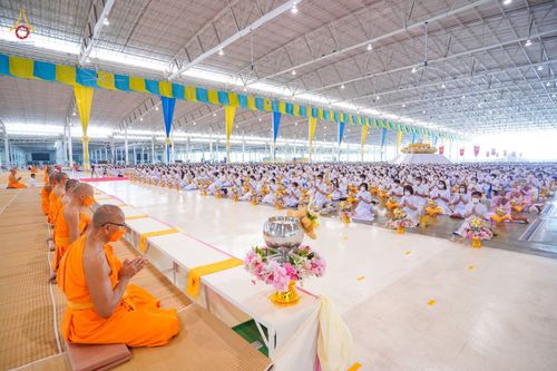 ภาพ No.76605:พิธีถวายโคมมาฆประทีป น้อมถวายเป็นพุทธบูชา แด่คณะพระภิกษุ สามเณร วัดพระธรรมกาย วันที่ 25 กุมภาพันธ์ พ.ศ. 2566