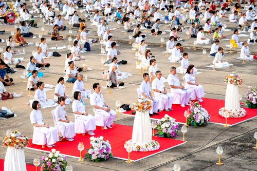 ภาพ No.250414:วันอังคารที่ 7 ตุลาคม พ.ศ. 2568 พิธีจุดประทีปบูชาพระรัตนตรัย ณ ลานธรรมปทุมรัตน์ธรรมเจดีย์ พุทธอุทยานนานาชาติ อ.โพนพิสัย จ.หนองคาย