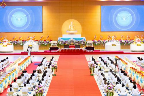 ภาพ No.236026:วันที่ 3 สิงหาคม พ.ศ. 2568 พิธีบูชาข้าวพระ ณ สภาธรรมกายสากล วัดพระธรรมกาย