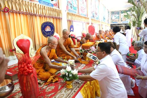 ภาพ No.181970:พิธีทอดกฐิน ณ วัดคลองตะแบก จ.นครราชสีมา ในโครงการทอดกฐินสามัคคีทั่วไทย 30,000 วัด บูชาธรรม 80 ปี หลวงพ่อธัมมชโย โดยคณะศิษยานุศิษย์วัดพระธรรมกาย วันที่ 2 พฤศจิกายน พ.ศ. 2567