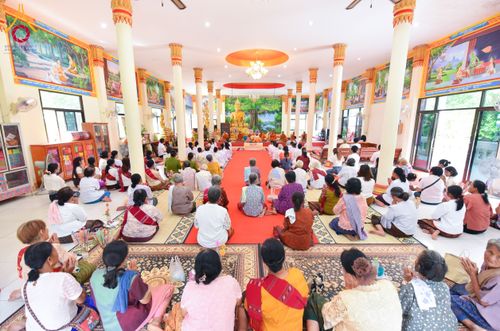 ภาพ No.174585:พิธีทอดกฐิน ณ วัดเวฬุวนาราม กาฬสินธุ์ ในโครงการกฐินสามัคคีทั่วไทย 30,000 วัด บูชาธรรม 80 ปี หลวงพ่อธัมมชโย โดยคณะศิษยานุศิษย์วัดพระธรรมกาย วันที่ 30 ตุลาคม พ.ศ. 2567