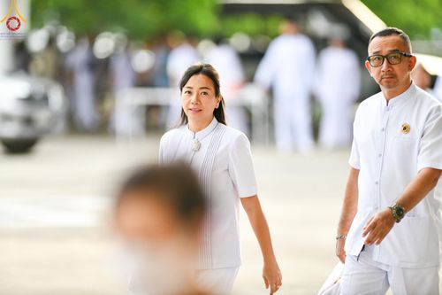 ภาพ No.139030:พิธีตักบาตร , พิธีบูชาข้าวพระ ณ ห้องแก้วสารพัด 1 สภาธรรมกายสากล วัดพระธรรมกาย วันอาทิตย์ต้นเดือนที่ 2 มิถุนายน พ.ศ. 2567