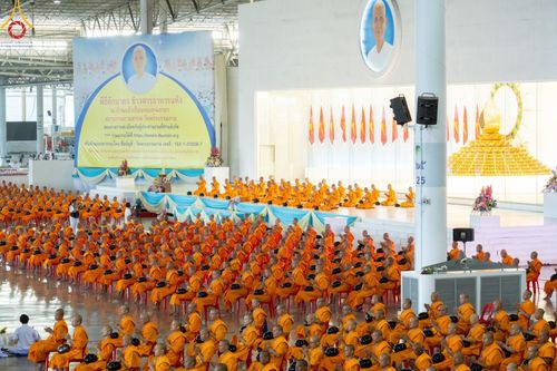 ภาพ No.167457:พิธีตักบาตรและพิธีบูชาข้าวพระ ในวันอาทิตย์ที่ 3 พฤศจิกายน พ.ศ. 2567 ณ วัดพระธรรมกาย