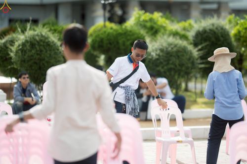 ภาพ No.239723:วันที่ 16-17 สิงหาคม พ.ศ. 2568 การปฏิบัติหน้าที่ของเจ้าหน้าที่ทุกสถานะ เพื่องานพิธีอัญเชิญรูปเหมือนพระมงคลเทพมุนี (สด จันทสโร) และพิธีกดปุ่มอัญเชิญรูปเหมือน พระมงคลเทพมุนี (สด จันทสโร) ณ มหาวิหารแก้วพระมงคลเทพมุนี ศูนย์ปฏิบัติธรรมแก้วเมืองเลย จ.เลย