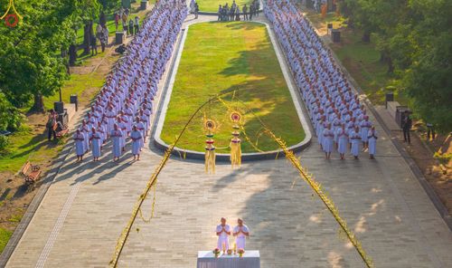 ภาพ No.103024:พิธีวันทาเจดีย์ พิธีเวียนประทักษิณ ธรรมทายาทชาวอินโดนีเซียกว่า 1,000 คน ณ มหาเจดีย์บุโรพุทโธ ประเทศอินโดนีเซีย ในวันที่ 19 ธันวาคม พ.ศ. 2566